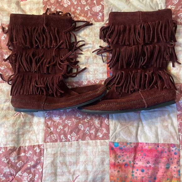 Minnetonka 3 Layer Fringe Boots 1638F Burgundy Moccasin Suede Size 11 - Picture 4 of 12